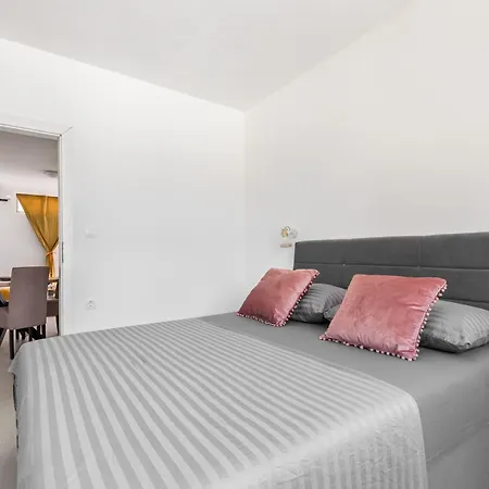 Lukas Apartment *